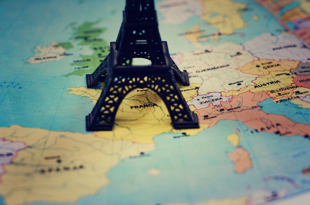 Miniature tour Eiffel sur carte Europe France