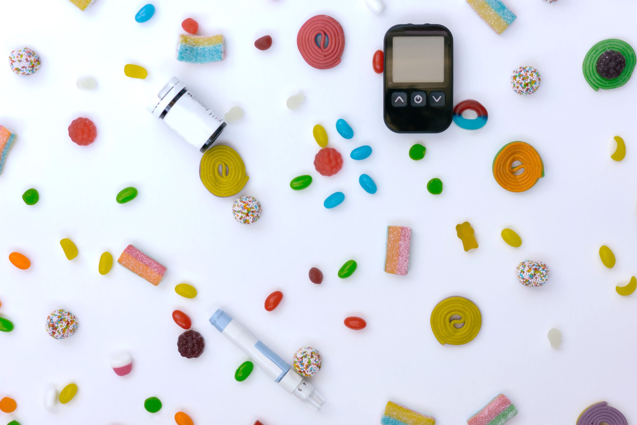 Bonbons, glucomètre et seringue pour diabétiques