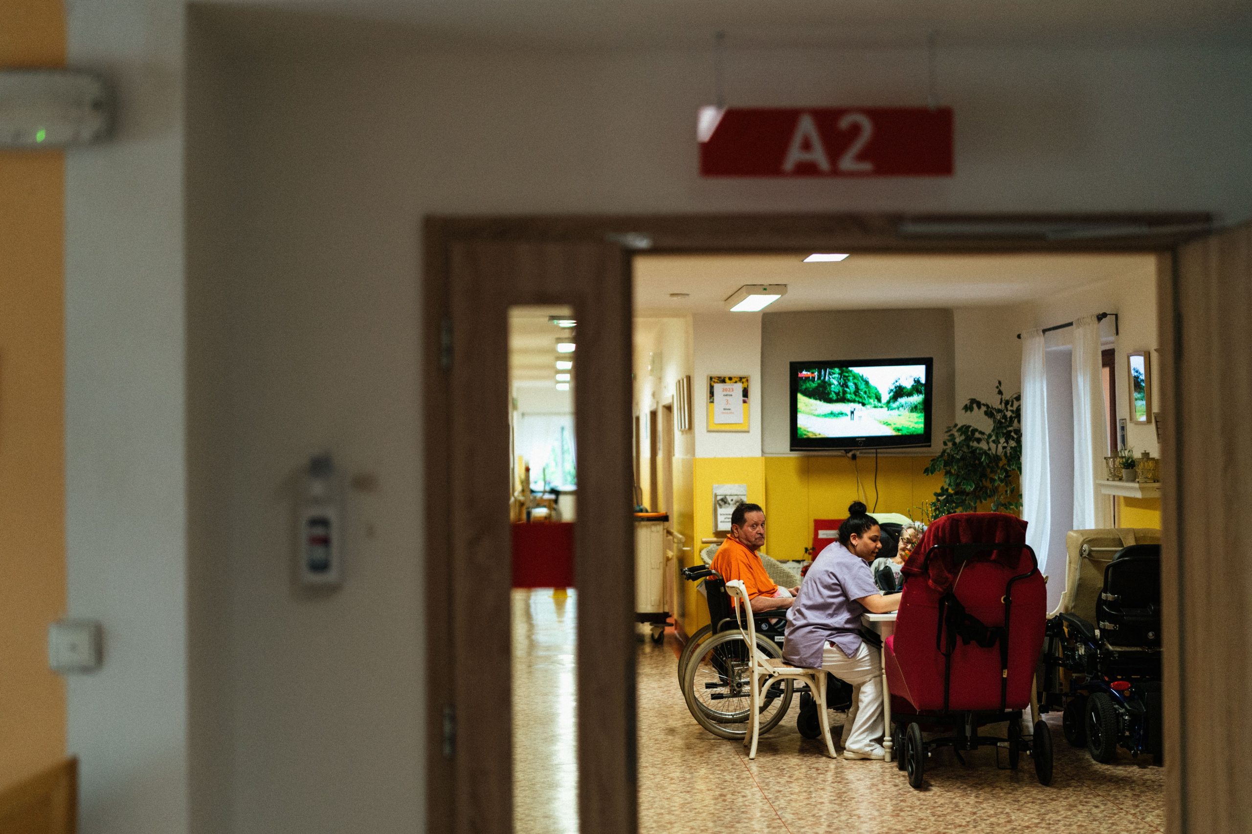 Professionnels de santé prenant soin de patients âgés